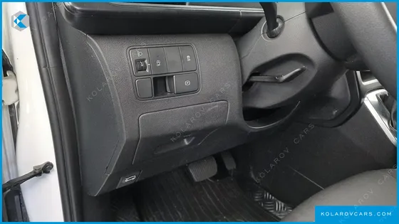 HYUNDAI STARIA CARGO 5-SEATER