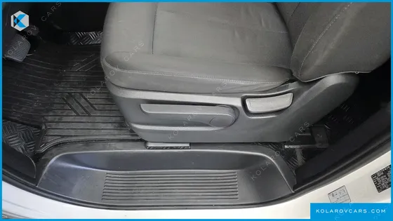 HYUNDAI STARIA CARGO 5-SEATER