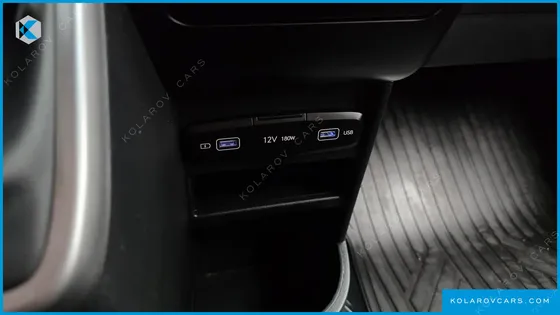 HYUNDAI STARIA CARGO 5-SEATER