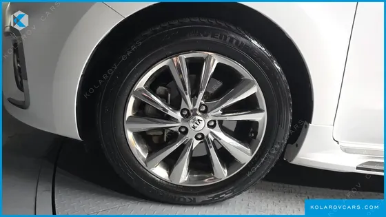 KIA CARNIVAL 9-SEATER PRSTIGE