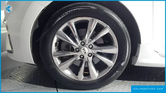 KIA CARNIVAL 9-SEATER NOBLESSE