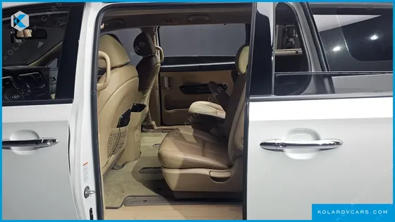 KIA CARNIVAL 9-SEATER NOBLESSE