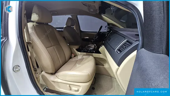 KIA CARNIVAL 9-SEATER NOBLESSE