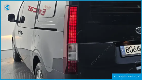 HYUNDAI STARIA CARGO 5-SEATER