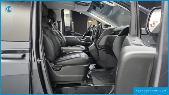 HYUNDAI STARIA CARGO 5-SEATER