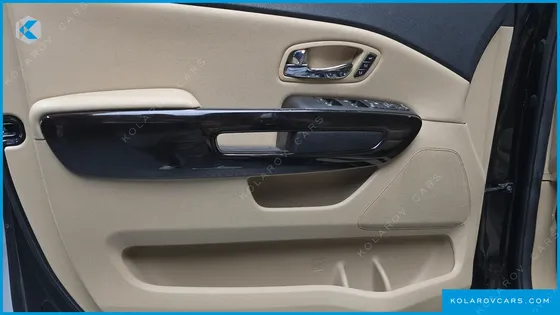 KIA CARNIVAL 7-SEATER LIMOUSINE