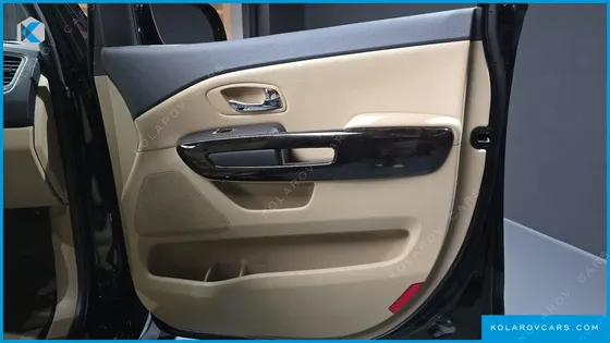 KIA CARNIVAL 7-SEATER LIMOUSINE