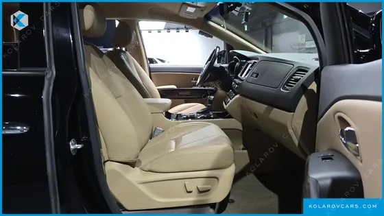 KIA CARNIVAL 7-SEATER LIMOUSINE