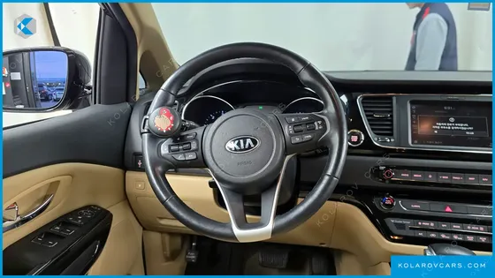 KIA CARNIVAL 9-SEATER HI-LIMOUSINE
