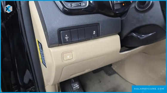 KIA CARNIVAL 9-SEATER HI-LIMOUSINE