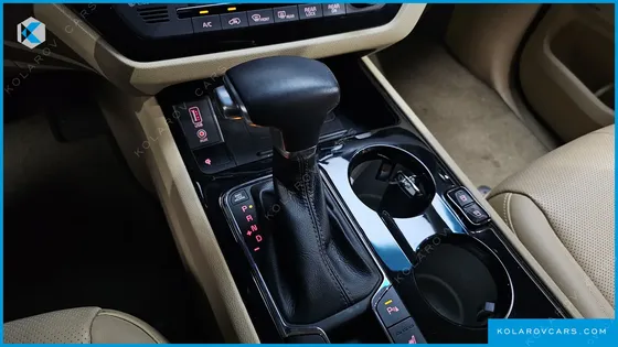 KIA CARNIVAL GASOLINE 9-SEATER HI-LIMOUSINE