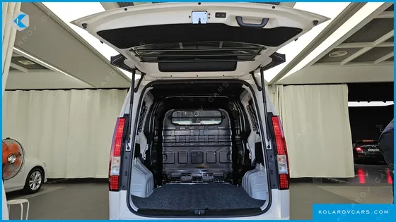 HYUNDAI STARIA CARGO 5-SEATER