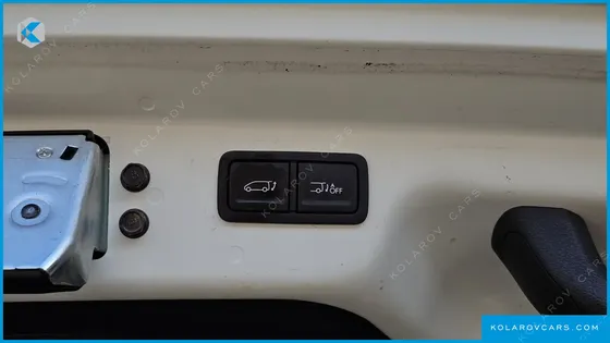 HYUNDAI STARIA CARGO 5-SEATER