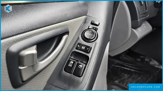 HYUNDAI STAREX 3-SEATER VAN