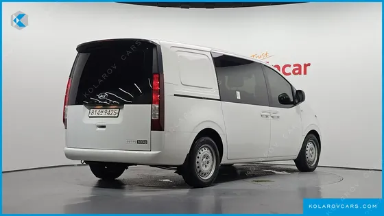 HYUNDAI STARIA CARGO 5-SEATER