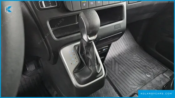HYUNDAI STARIA CARGO 5-SEATER