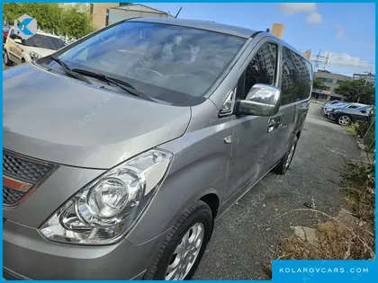 HYUNDAI STAREX 5-SEATER VAN