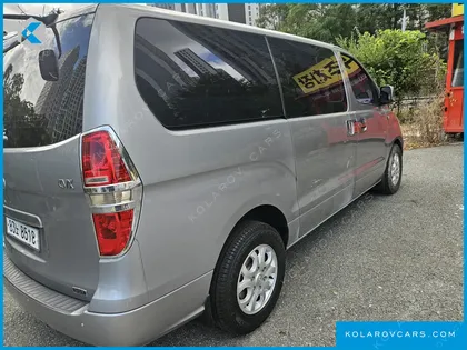 HYUNDAI STAREX 5-SEATER VAN