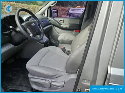 HYUNDAI STAREX 5-SEATER VAN