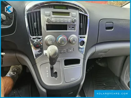 HYUNDAI STAREX 5-SEATER VAN