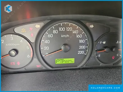 HYUNDAI STAREX 5-SEATER VAN