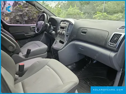 HYUNDAI STAREX 5-SEATER VAN