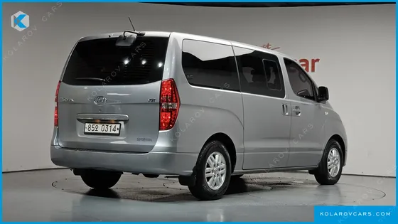 HYUNDAI STAREX 5-SEATER VAN
