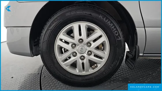 HYUNDAI STAREX 5-SEATER VAN