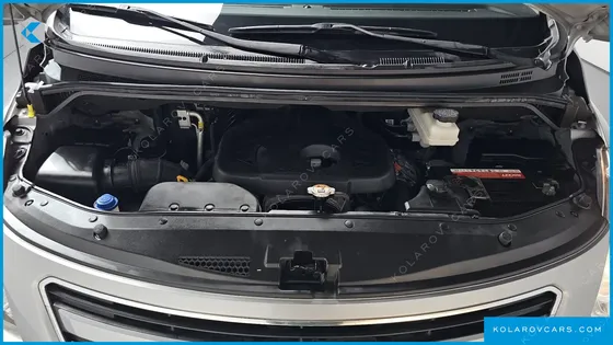 HYUNDAI STAREX 5-SEATER VAN