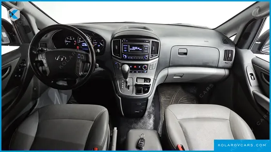 HYUNDAI STAREX 5-SEATER VAN