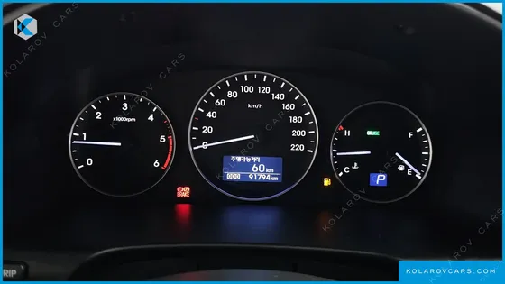 HYUNDAI STAREX 5-SEATER VAN