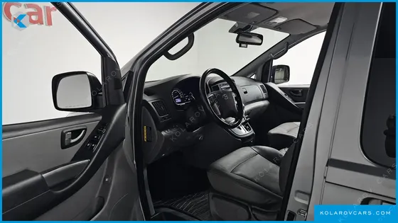 HYUNDAI STAREX 5-SEATER VAN