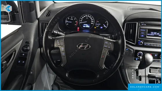 HYUNDAI STAREX 5-SEATER VAN