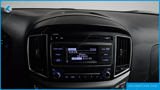 HYUNDAI STAREX 5-SEATER VAN