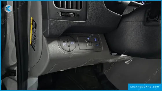 HYUNDAI STAREX 5-SEATER VAN