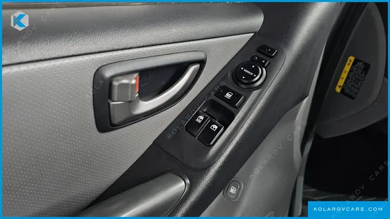 HYUNDAI STAREX 5-SEATER VAN