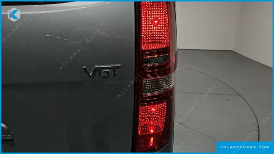 HYUNDAI STAREX 5-SEATER VAN