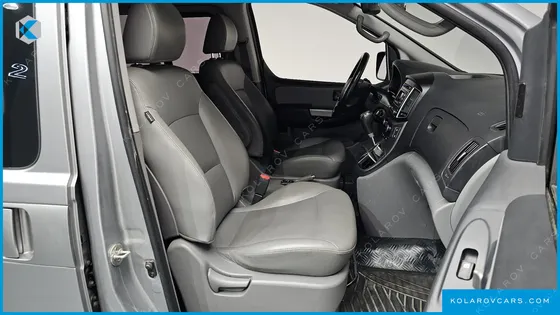HYUNDAI STAREX 5-SEATER VAN