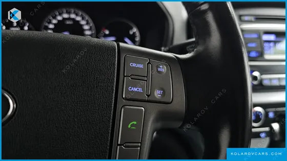 HYUNDAI STAREX 5-SEATER VAN