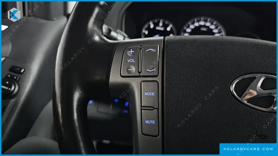 HYUNDAI STAREX 5-SEATER VAN