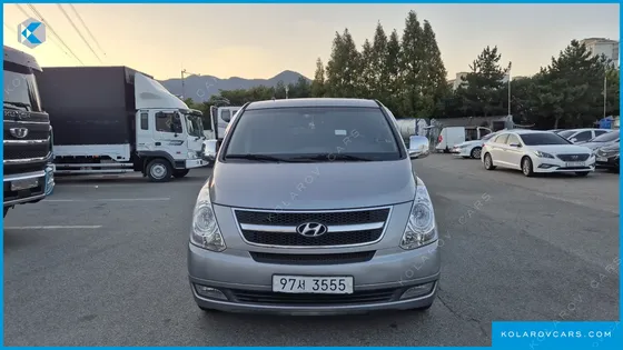 HYUNDAI STAREX 5-SEATER VAN