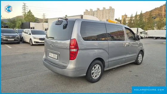HYUNDAI STAREX 5-SEATER VAN