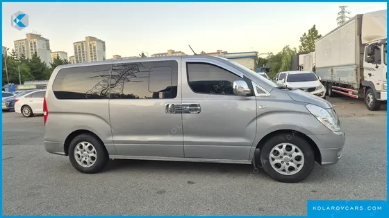 HYUNDAI STAREX 5-SEATER VAN