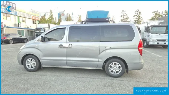 HYUNDAI STAREX 5-SEATER VAN