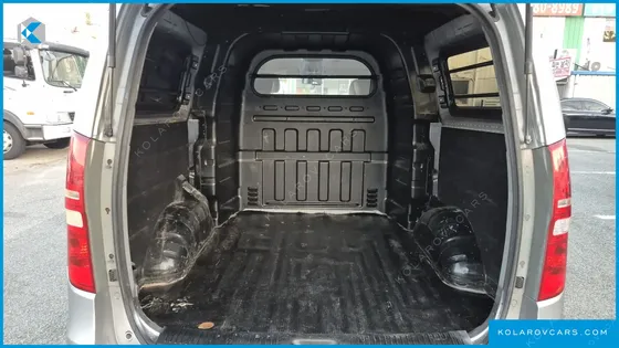 HYUNDAI STAREX 5-SEATER VAN