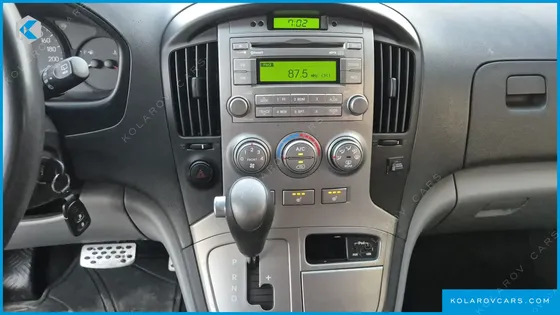 HYUNDAI STAREX 5-SEATER VAN