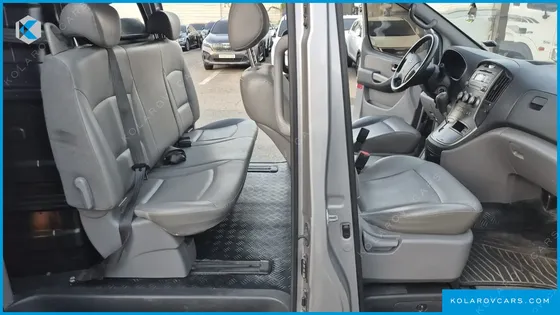 HYUNDAI STAREX 5-SEATER VAN