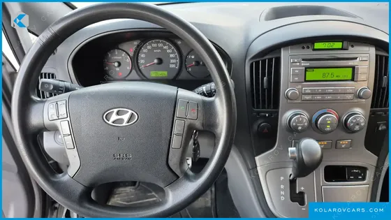 HYUNDAI STAREX 5-SEATER VAN