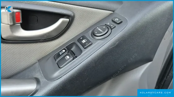 HYUNDAI STAREX 5-SEATER VAN