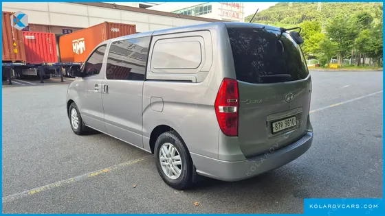 HYUNDAI STAREX 5-SEATER VAN